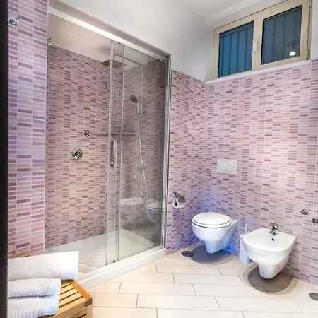 Flat Quisisana, 1br, Sleeps 4, شقة *