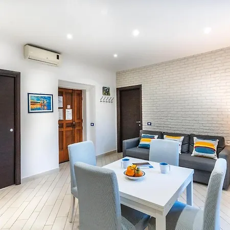 Flat Quisisana, 1br, Sleeps 4, سورينتو