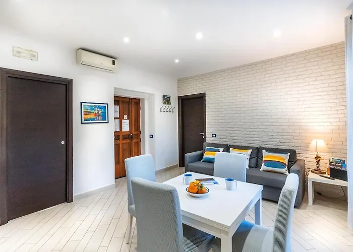 Flat Quisisana, 1br, Sleeps 4, سورينتو